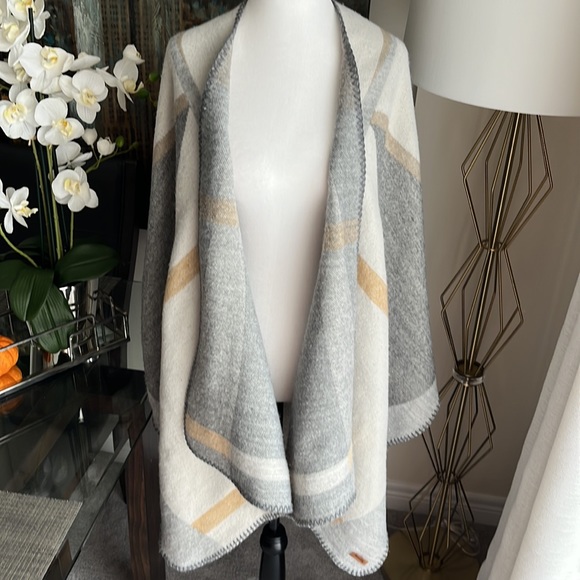 Roots Parksville wrap - Picture 7 of 16